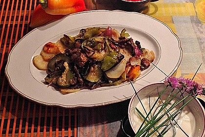 Mediterranes gebackenes Gemüse mit Joghurt - Tomatensauce 6