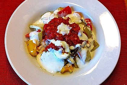 Mediterranes gebackenes Gemüse mit Joghurt - Tomatensauce 12