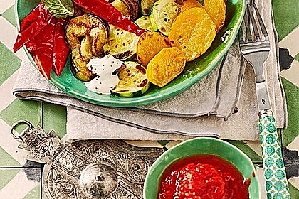 Mediterranes gebackenes Gemüse mit Joghurt - Tomatensauce 1