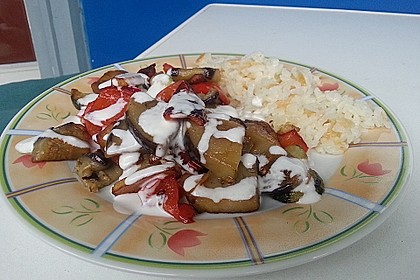Mediterranes gebackenes Gemüse mit Joghurt - Tomatensauce 11