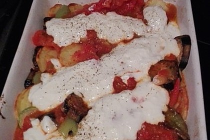Mediterranes gebackenes Gemüse mit Joghurt - Tomatensauce 36