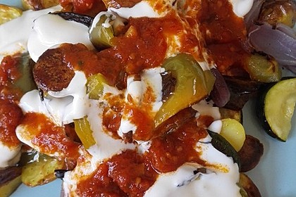 Mediterranes gebackenes Gemüse mit Joghurt - Tomatensauce 10