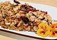 Gebratenes H&auml;hnchenfleisch mit Chili und N&uuml;ssen
