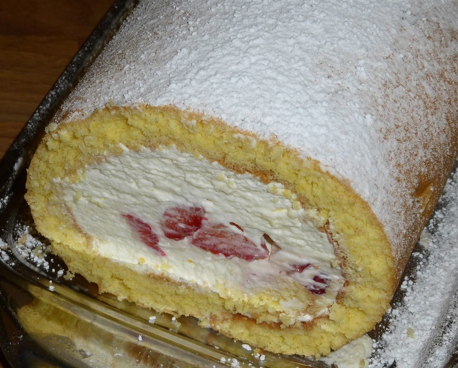 Erdbeerroulade (Rezept mit Bild) von tinikuhl | Chefkoch.de