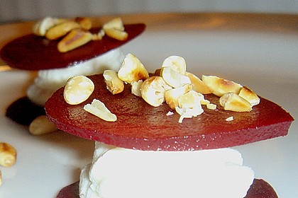 Marinierte Rote R&uuml;ben mit Ziegenk&auml;secreme und Cabernet Sauvignon - Sauce