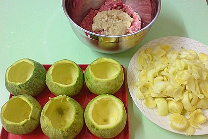 Zucchini mit Hackfleischf&uuml;llung und Ei - Zitronensauce 1
