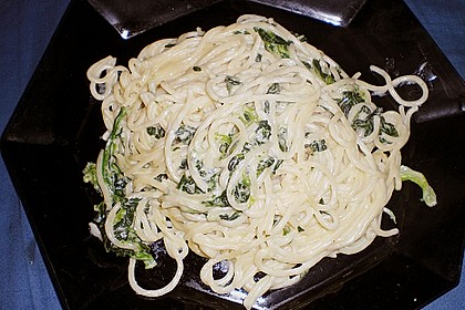 Pasta mit Spinat K&auml;sesosse 1