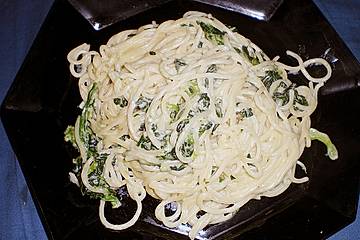 Pasta mit Spinat Käsesosse