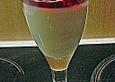 Marzipancreme auf Beerencoktail