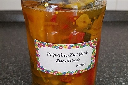 Zucchini, eingelegt mit Paprika und Knoblauch 8