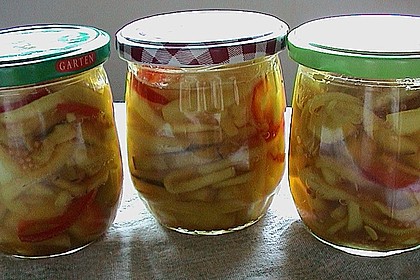 Zucchini, eingelegt mit Paprika und Knoblauch 9