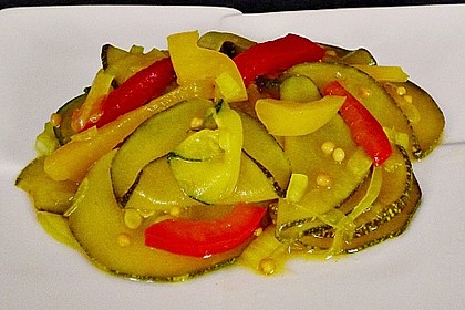 Zucchini, eingelegt mit Paprika und Knoblauch 3