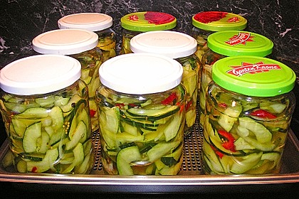 Zucchini, eingelegt mit Paprika und Knoblauch 1
