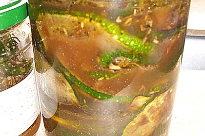 Zucchini, eingelegt mit Paprika und Knoblauch 4