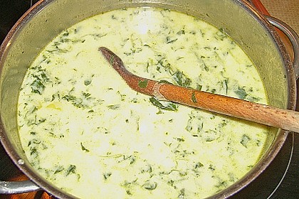 Kartoffelsuppe mit Zwiebeln und Spinat 2