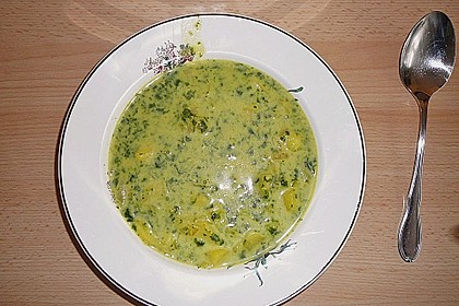 Kartoffelsuppe mit Zwiebeln und Spinat 4