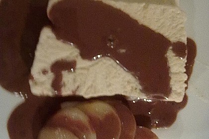 Zimtparfait mit Lebkuchensauce und Birnenfächer 6