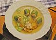 Suppe mit gef&uuml;llten Gurken