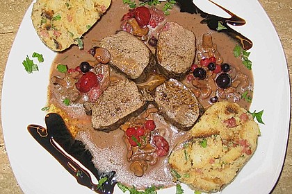Rehfilet in Vanille - Blume und Blaubeersauce mit Pfifferlingskn&ouml;del 9