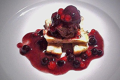 Rehfilet in Vanille - Blume und Blaubeersauce mit Pfifferlingskn&ouml;del
