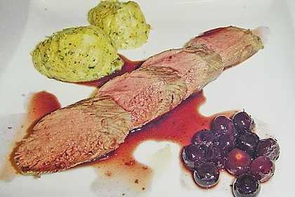 Rehfilet in Vanille - Blume und Blaubeersauce mit Pfifferlingskn&ouml;del 12