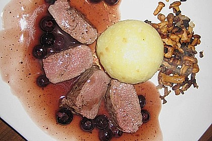 Rehfilet in Vanille - Blume und Blaubeersauce mit Pfifferlingskn&ouml;del 16