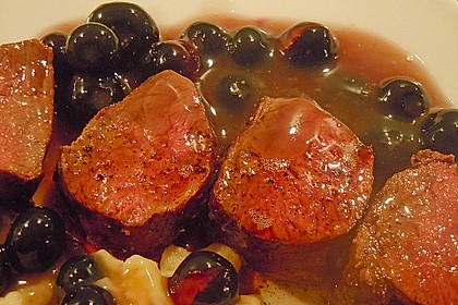 Rehfilet in Vanille - Blume und Blaubeersauce mit Pfifferlingskn&ouml;del 17