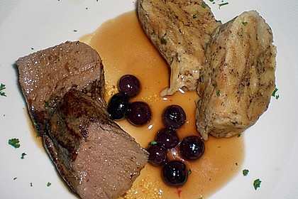 Rehfilet in Vanille - Blume und Blaubeersauce mit Pfifferlingskn&ouml;del 1
