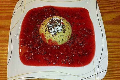 Gew&uuml;rzeisstollen mit Kirschen