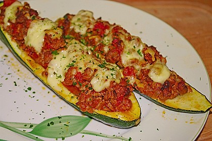 Gefüllte Zucchini