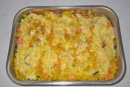 Nudelauflauf mit Zucchini und Lachs