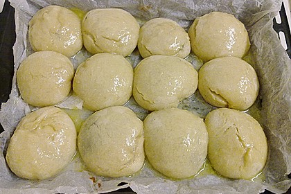 Hefeteig der immer gelingt, hier als Rohrnudeln oder Fr&uuml;chte - Guglhupf 14