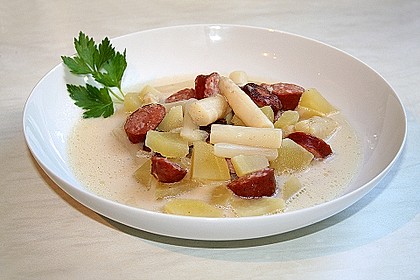 Spargel-Suppentopf mit Mettwurst