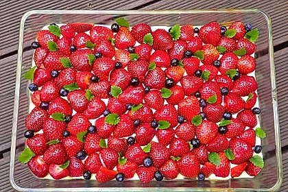Erdbeerkuchen mit Vanillepudding