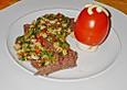 Carpaccio vom Tafelspitz mit Fr&uuml;hlingszwiebeln und Cro&uacute;tons