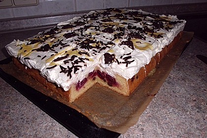 Kirsch - Eierlikör - Blechkuchen mit Schmand - Sahne 18