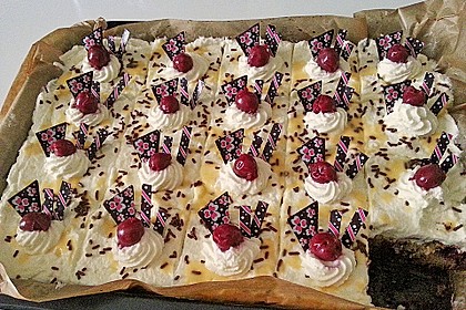 Kirsch - Eierlikör - Blechkuchen mit Schmand - Sahne 5
