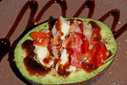 Gef&uuml;llte Avocado mit Oliven&ouml;l 10