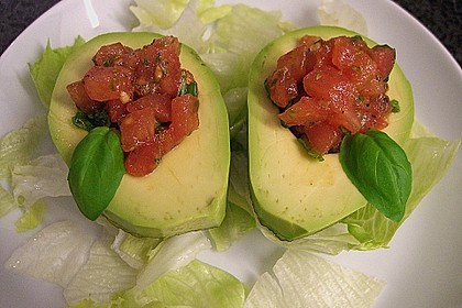 Gef&uuml;llte Avocado mit Oliven&ouml;l 18