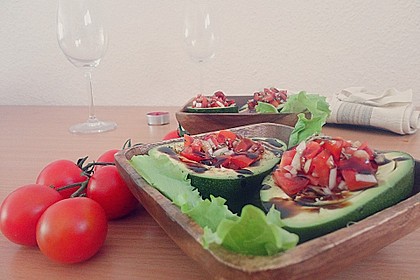Gef&uuml;llte Avocado mit Oliven&ouml;l 20