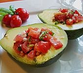 Gef&uuml;llte Avocado mit Oliven&ouml;l (Bild)