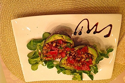 Gef&uuml;llte Avocado mit Oliven&ouml;l 23
