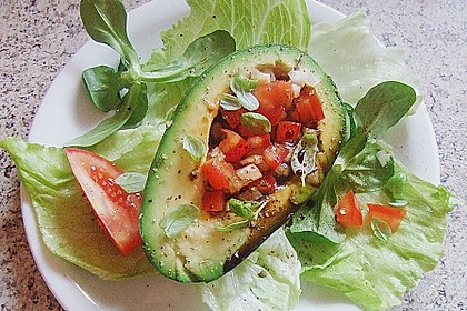 Gef&uuml;llte Avocado mit Oliven&ouml;l