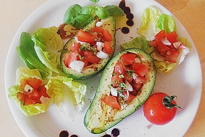 Gef&uuml;llte Avocado mit Oliven&ouml;l 2