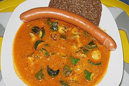 Schnelle Gorgonzola - Tomatensuppe mit Zucchinicroutons