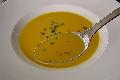K&uuml;rbissuppe mit frischem Koriander 3