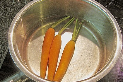 Rotbarsch in s&uuml;&szlig; - saurem Senfschaum mit blanchierten M&ouml;hren, Erbsen und schwarzem Piemontreis 1