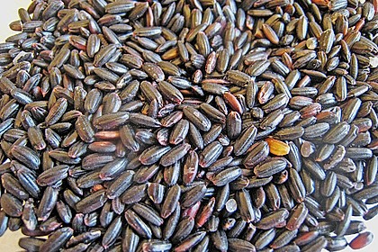 Rotbarsch in s&uuml;&szlig; - saurem Senfschaum mit blanchierten M&ouml;hren, Erbsen und schwarzem Piemontreis 4