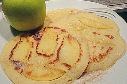 Himmlisch zarte Apfelpfannkuchen 16