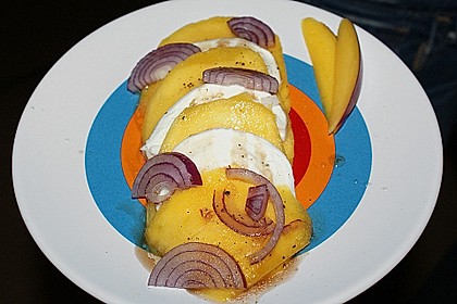 Büffelmozzarella mit Mangoscheiben und fruchtigem Dressing 25